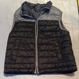 Reversible Kids Puffer Vest - Black and Gray/blue